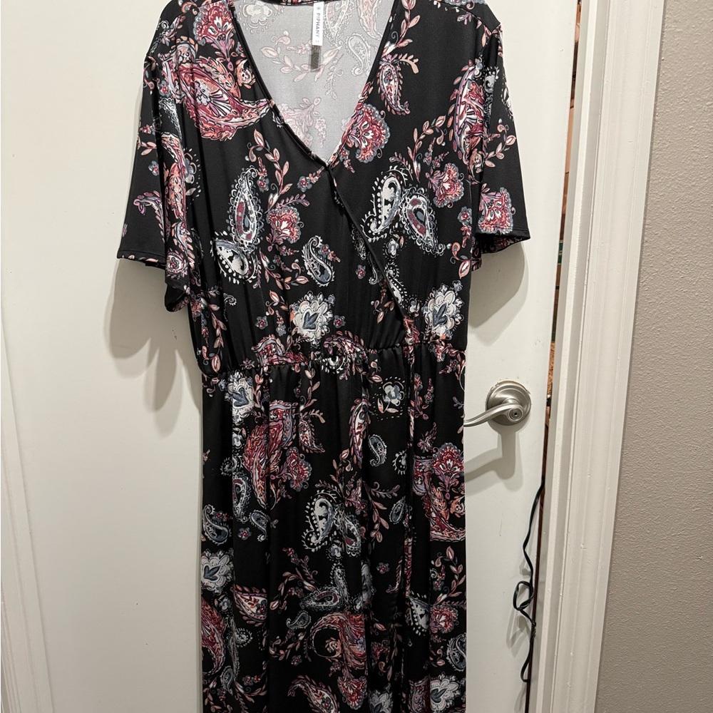 Piphany Gray and Pink Paisley Top 2x